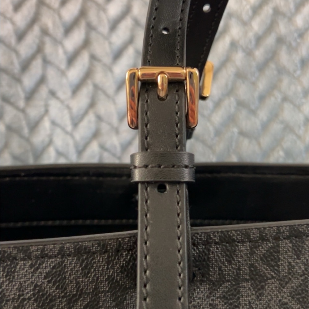 🦋 Michael Kors Black Signature Tote Bag🦋 - Picture 5 of 6